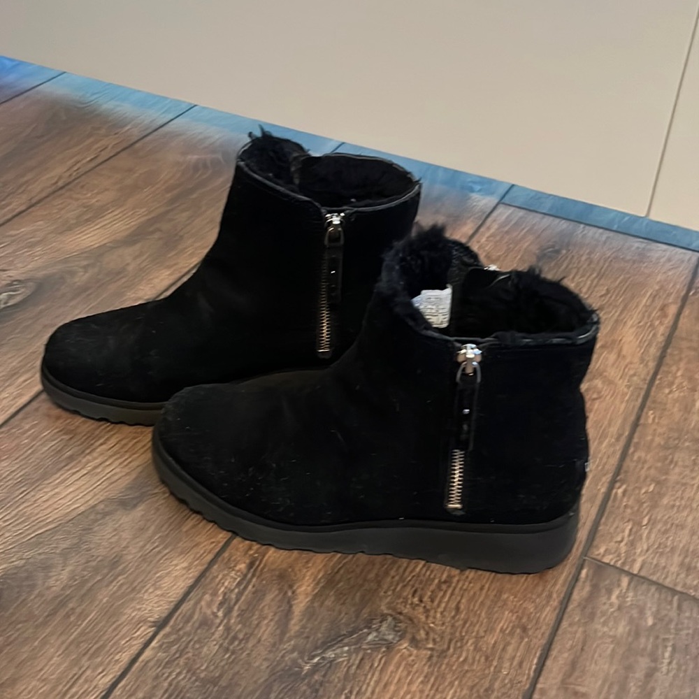 UGG wedge, side zip, black suede bootie